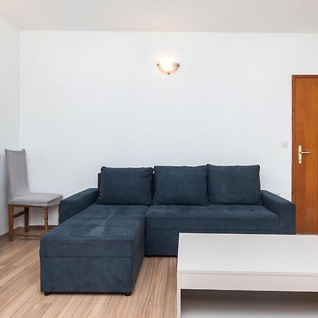 Apartment Ljuba Примоштен Екстер'єр фото