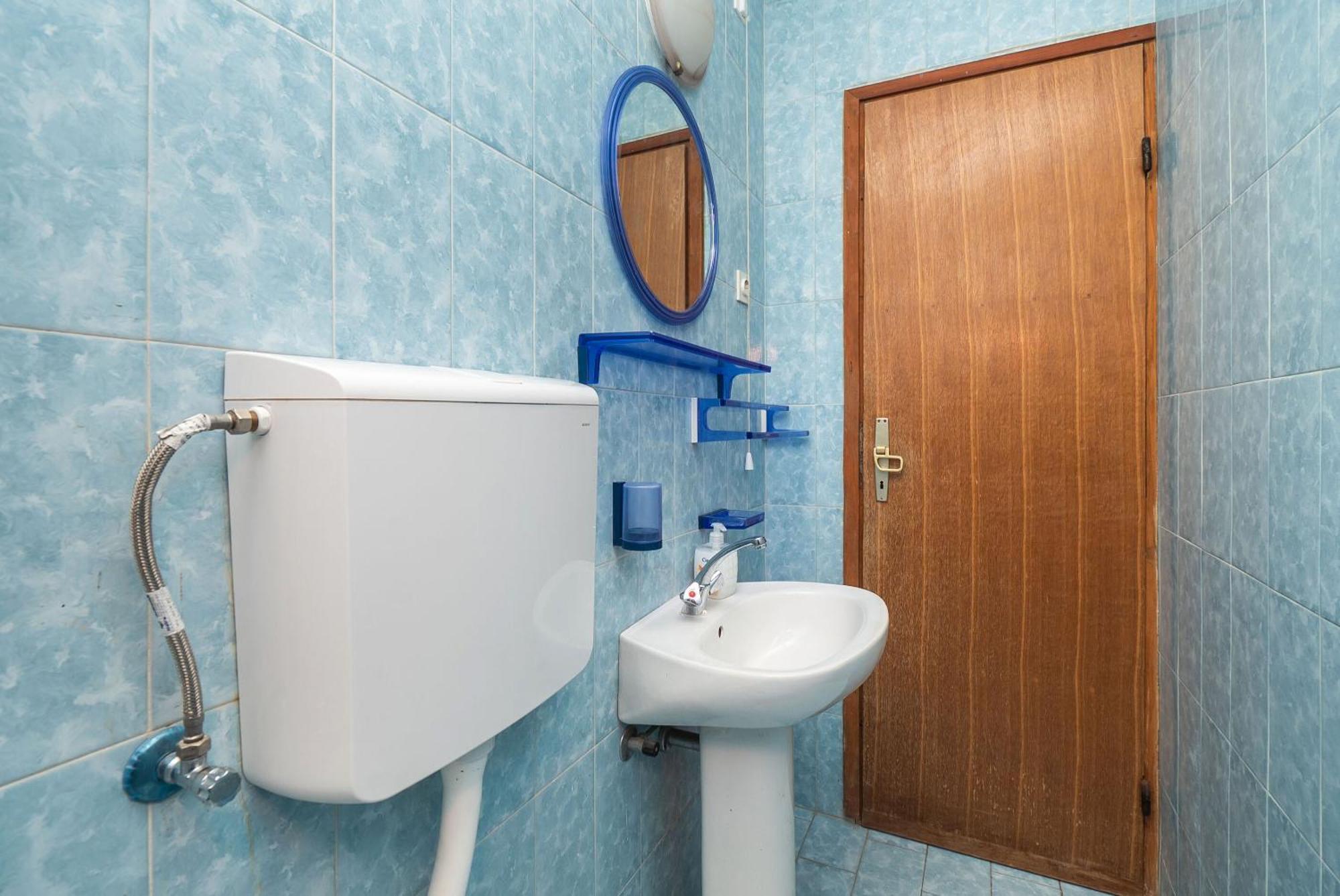 Apartment Ljuba Примоштен Екстер'єр фото
