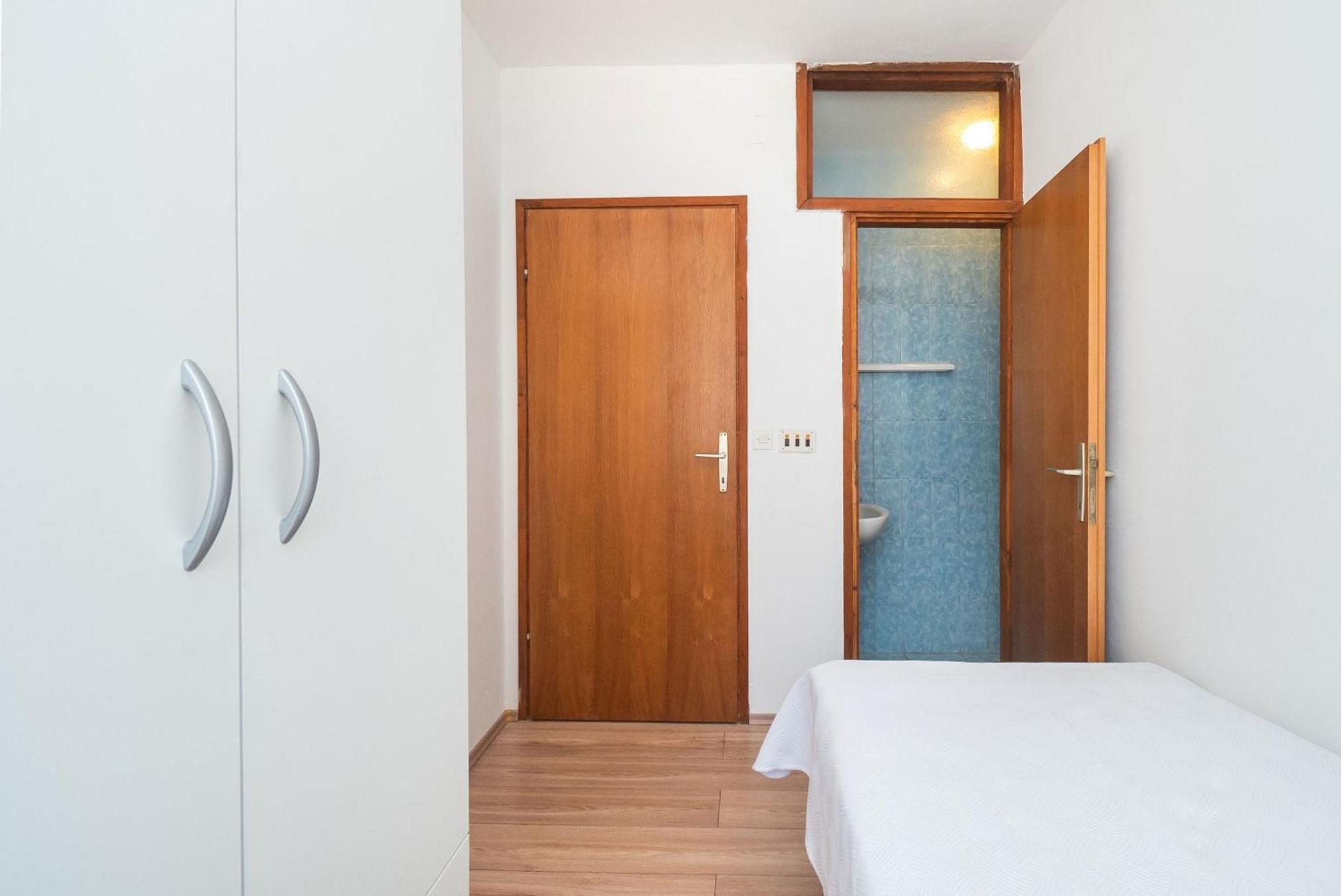 Apartment Ljuba Примоштен Екстер'єр фото