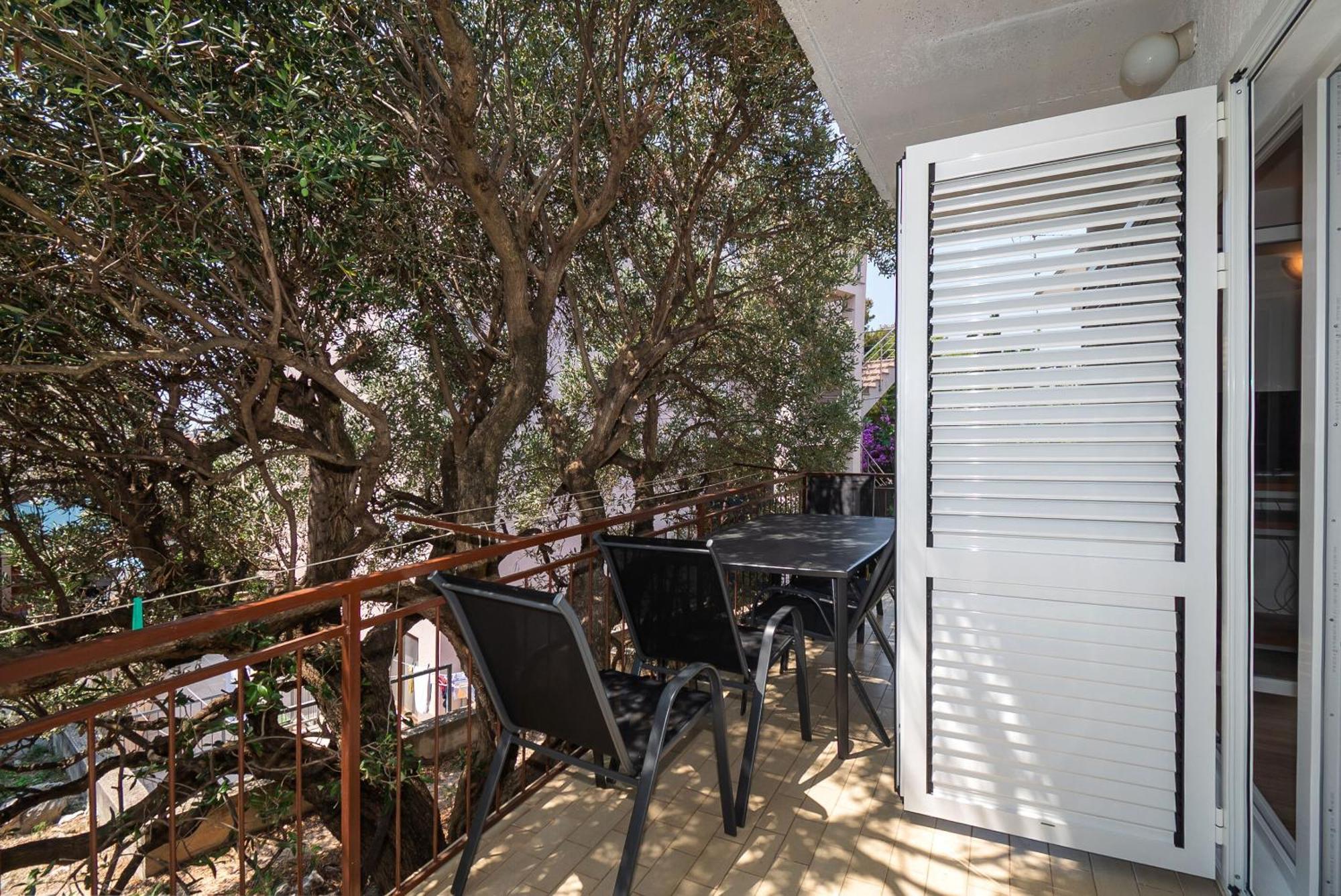 Apartment Ljuba Примоштен Екстер'єр фото